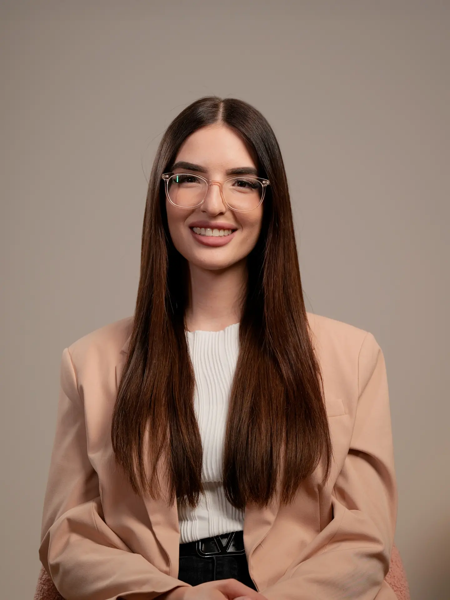 Sabrina Poser Friseur Herford Team Anna Kölling Portrait