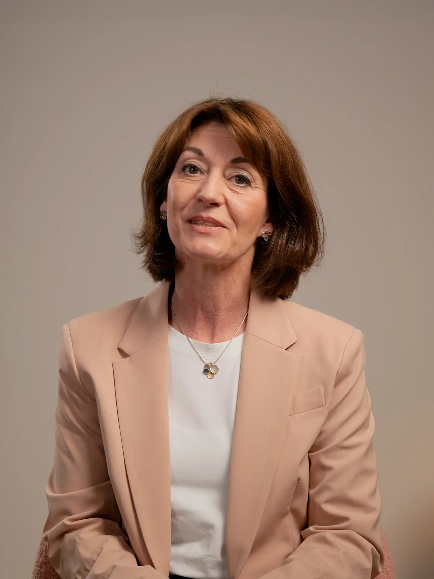 Sabrina Poser Friseur Herford Team Ilka Jonas Portrait